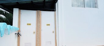 A luxury Apartment features 2 Queen beds,AC’s,shared pool,outdoor kitchen,etc.