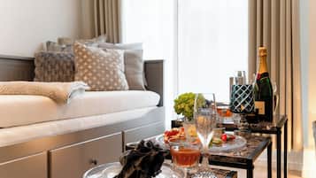 Deluxe Apartment, City View | Living area | 40-inch Smart TV with digital channels