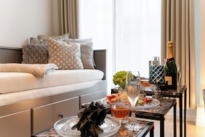 Deluxe-Apartment, Stadtblick | Wohnbereich