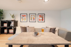 Comfort-Apartment, Stadtblick | 1 Schlafzimmer, Verdunkelungsvorhänge, Bügeleisen/Bügelbrett, Babybetten