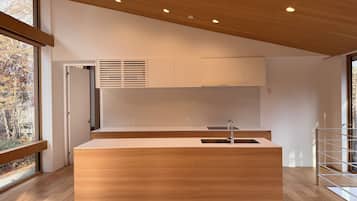 Luxury Villa, Mountain View | Private kitchen | Fridge, microwave, oven, stovetop