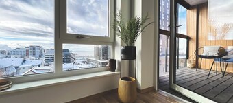Hotel-like Comfort Home with Ocean Views over City Harbour