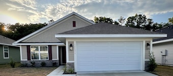 Charming 3-bedroom house with AC, WiFi in lovely Alachua