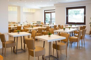 Free daily buffet breakfast - Villa Donna Carmela (Pimonte)