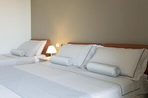 Basic Triple Room | Desk, blackout drapes, soundproofing, free WiFi - Villa Donna Carmela (Pimonte)