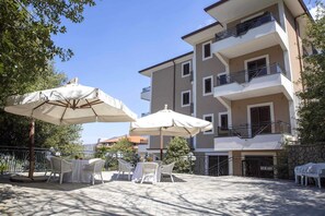 Outdoor dining - Villa Donna Carmela (Pimonte)