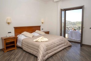 Superior Double or Twin Room, Partial Ocean View - Villa Donna Carmela (Pimonte)