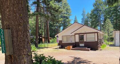 Cozy cabin in serene Rocky Point near Klamath Lake