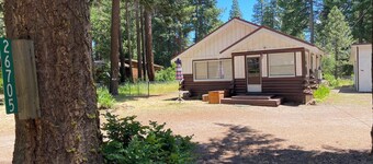 Cozy cabin in serene Rocky Point near Klamath Lake