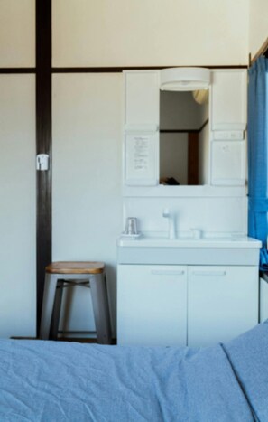 5 bedrooms, free WiFi, bed sheets