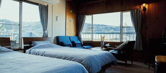 Spacious 5-bedroom house with AC, WiFi in serene Atami City