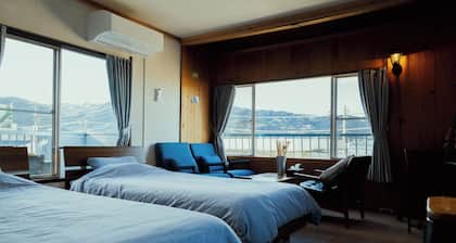 Spacious 5-bedroom house with AC, WiFi in serene Atami City