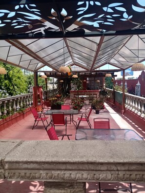 Outdoor dining - Meson Yollotl (Puebla)