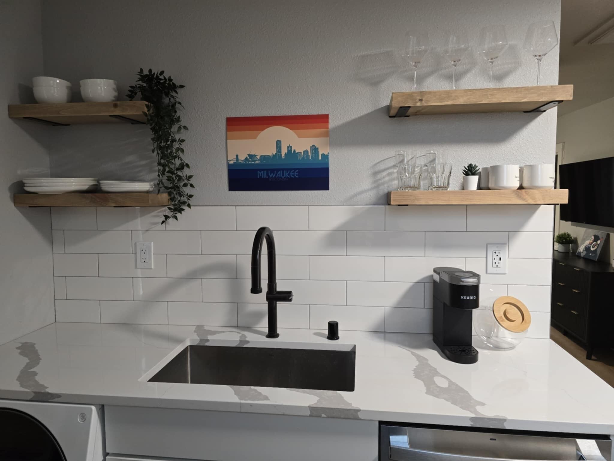 Kylskåp, mikrovågsugn, ugn och spishäll