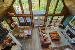 House | 5 bedrooms - Family Friendly Getaway I Hot Tub In Gatlinburg (Gatlinburg)