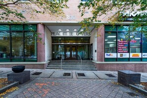 Exterior detail - 17G-2BR/2B King/Queen Bed, Parking Walk2Mart,Downtown (Atlanta)