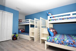 3 habitaciones, tabla de planchar con plancha, wifi y ropa de cama 