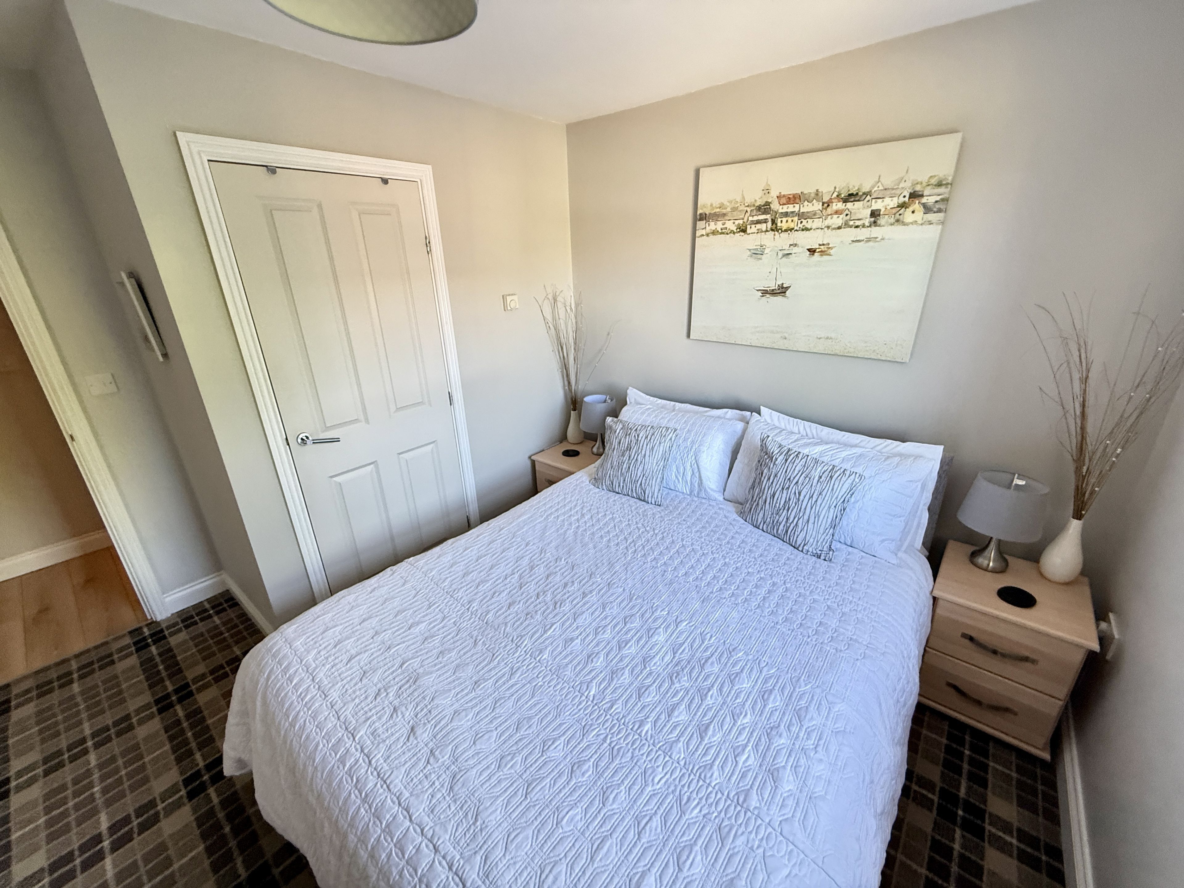 1 habitación, tabla de planchar con plancha, wifi gratis y ropa de cama 