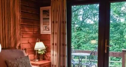 2 Bed Lodge - Sleeps 4 - Pets - Parking - Wifi