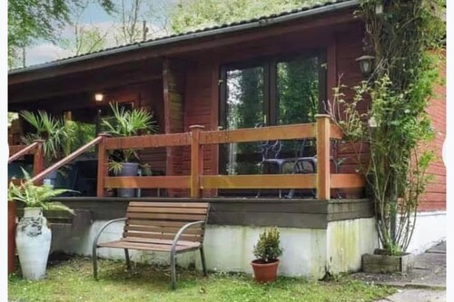 2 Bed Lodge - Sleeps 4 - Pets - Parking - Wifi