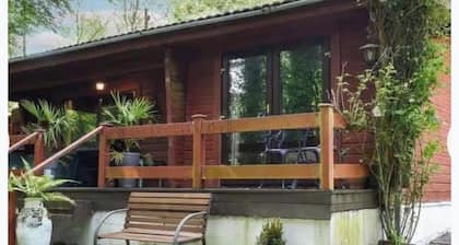 2 Bed Lodge - Sleeps 4 - Pets - Parking - Wifi