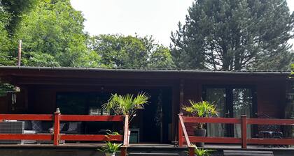 2 Bed Lodge - Sleeps 4 - Pets - Parking - Wifi