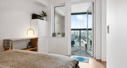 Nordic Style City Apartment with Sunny Marina Views