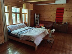 5 عدّة غرف نوم وسرير سفر وواي فاي مجانًا وملاءات أسرّة