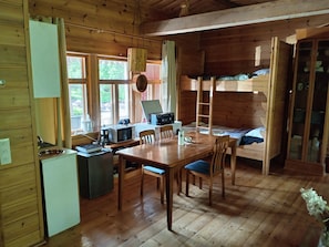 5 bedrooms, travel cot, free WiFi, bed sheets