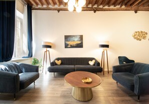 TV - Golden House in Center Town by Abita (Lucca)
