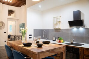Fridge, oven, coffee/tea maker, electric kettle - Golden House in Center Town by Abita (Lucca)