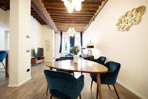 Dining - Golden House in Center Town by Abita (Lucca)