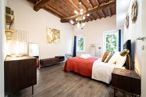 2 slaapkamers, een strijkplank/strijkijzer, gratis wifi, beddengoed