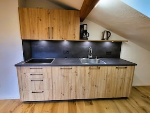 Réfrigérateur, four, plaque de cuisson, lave-vaisselle
