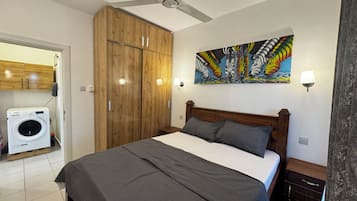 1 dormitorio, tabla de planchar con plancha, wifi