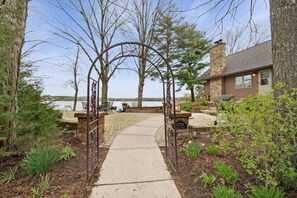 Property grounds - Lakefront Luxury | 3BR Cabin w/ Piers + Kayaks (Whitewater)