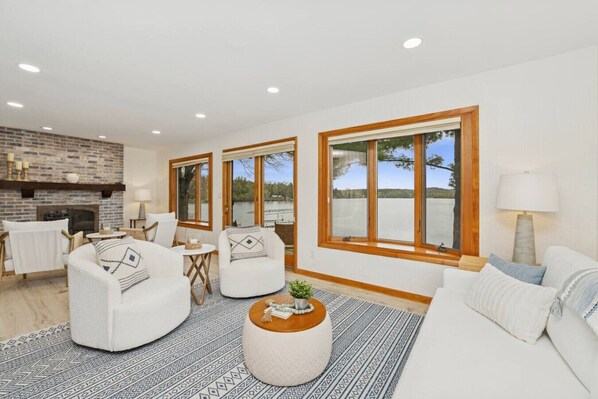 تلفزيون ذكي، ألعاب فيديو، تنس طاولة