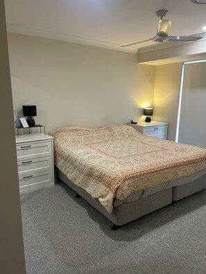 4 Schlafzimmer, Bügeleisen/Bügelbrett, WLAN, Bettwäsche