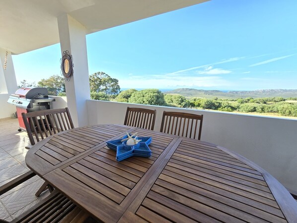 Outdoor dining - SWEET HOME GOLDEN HOUR (Trinita d'Agultu)