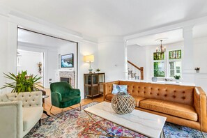 Smart TV - Spacious Historical Home Downtown Moncton (Moncton)