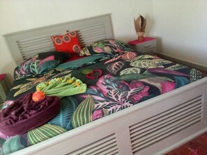 2 bedrooms, iron/ironing board, WiFi, bed sheets - The bird of paradise (Région Diana)