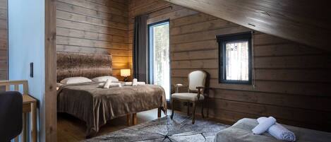 3 bedrooms, desk, travel crib, WiFi