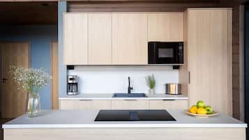 Refrigerador, microondas, horno, placa de cocina