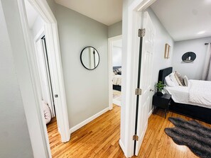 3 slaapkamers, een strijkplank/strijkijzer, wifi, beddengoed