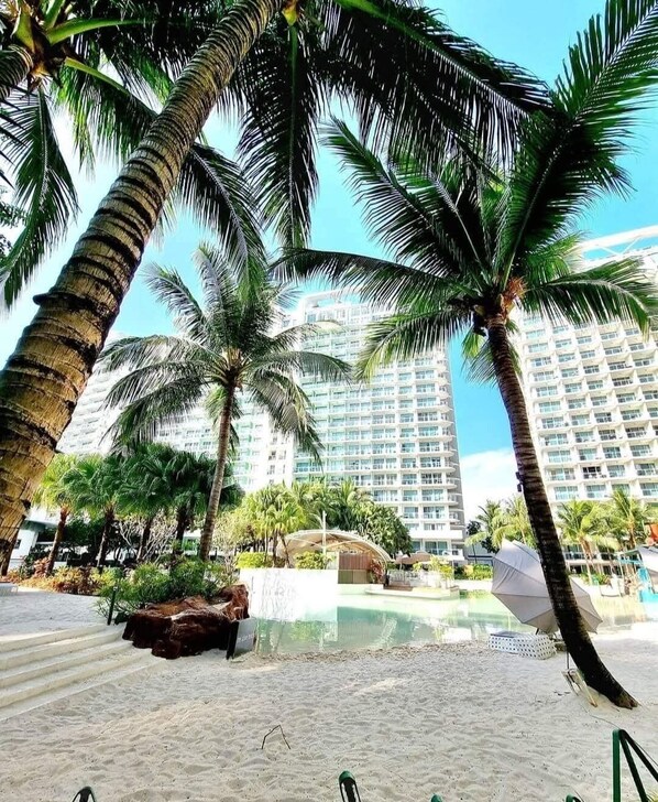 Pool - 1 bedroom Cozy Staycation (Parañaque)