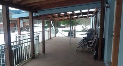 Serenity Awaits Entire Home with AC, WiFi centrally located on over 2 flat acres