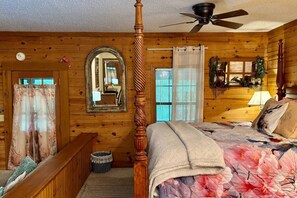 1 makuuhuone, työpöytä, vuodevaatteet