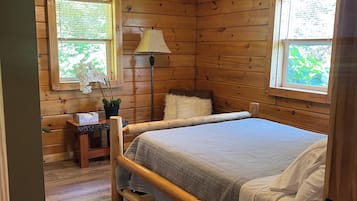 2 bedrooms, travel crib, free WiFi, bed sheets