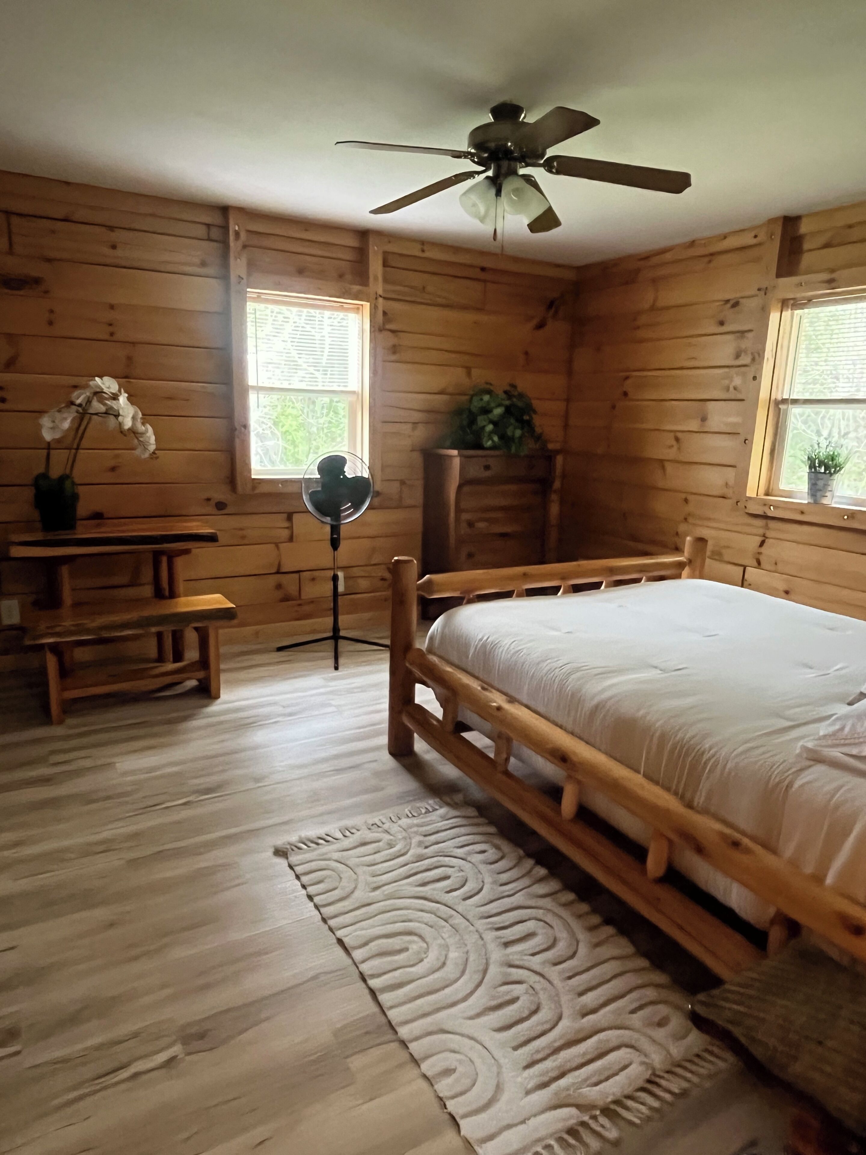 2 bedrooms, travel crib, WiFi (free), bed sheets