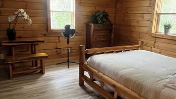 2 bedrooms, travel crib, WiFi (free), bed sheets
